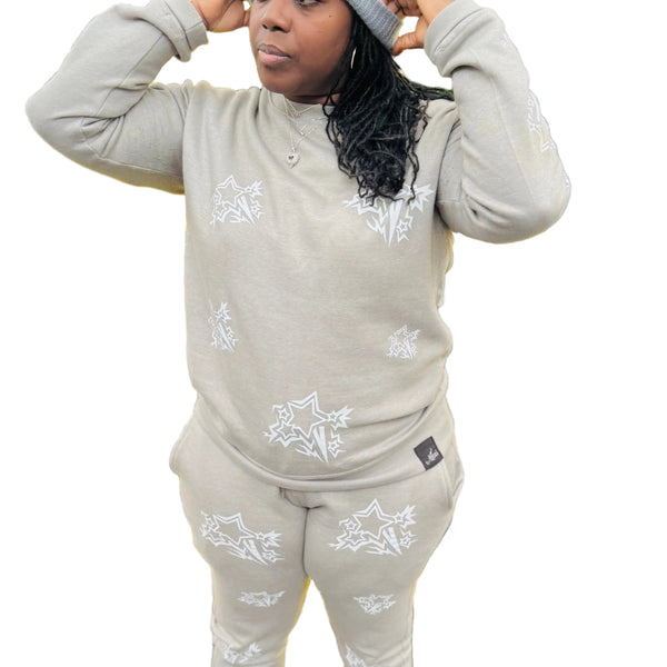 Green cotton sweatsuit with star puff all over.